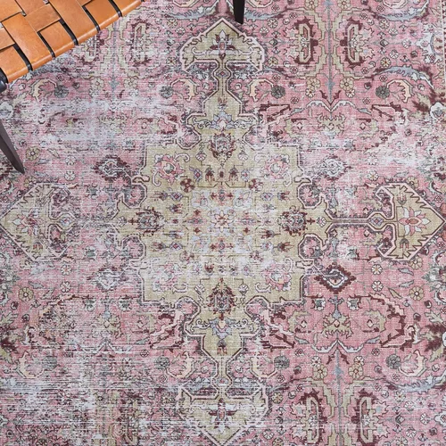 Vista 6 de SAFAVIEH Alfombra lavable Tucson Collection - 2 pies 6 pulgadas x 4 pies, rosa y beige, antideslizante y fácil de limpiar, ideal para sala de estar