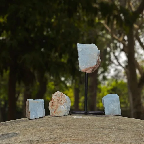 Vista 2 de Juego de 5 regalos de cristal de horóscopo de acuario, signo del zodiaco, angelita y piedras ásperas naturales con chip de protección de shungita