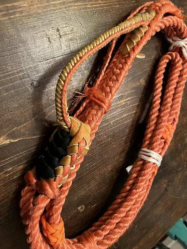 Vista 4 de Cuerda de becerro de poliéster rojo - 9x7 mano derecha 5/8" x 5/8" suave - EPT Bull Ropes Riding Rope 10