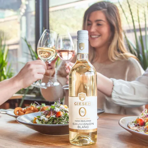 Vista 3 de Orchard Hill [Paquete de 1] Giesen (sin alcohol/desalcoholizado) (Marlborough Sauvignon Blanc 25.4 fl oz)