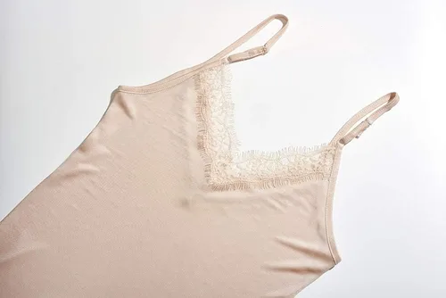 Vista 6 de SilRiver Camisola de seda para mujer, cuello en V profundo, camisetas sin mangas de encaje para mujer