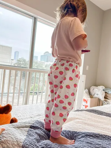 Vista 6 de MooMoo Baby Pantalones de pañales impermeables para entrenamiento para ir al baño, 2 paquetes de pañales cortos nocturnos para niños y niñas