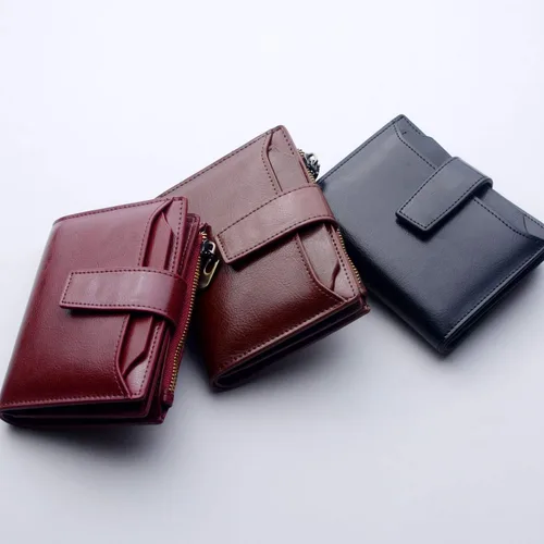 Vista 7 de Bveyzi - Billetera pequeña de cuero para mujer con bloqueo RFID, de dos pliegues con cremallera, con ranuras para tarjetas de crédito y ventana