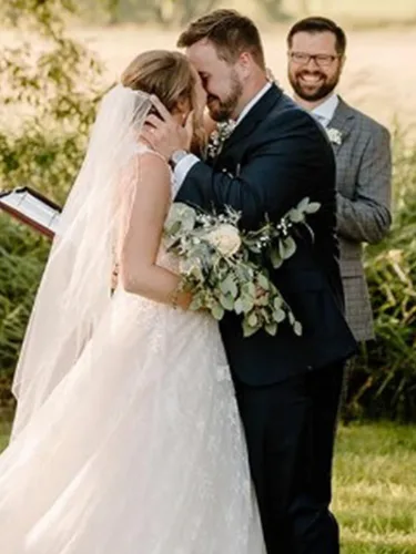 Vista 2 de HEREAD Velos de novia de 1 nivel de longitud de los dedos velos cortos de tul nupcial con peine y borde de lápiz