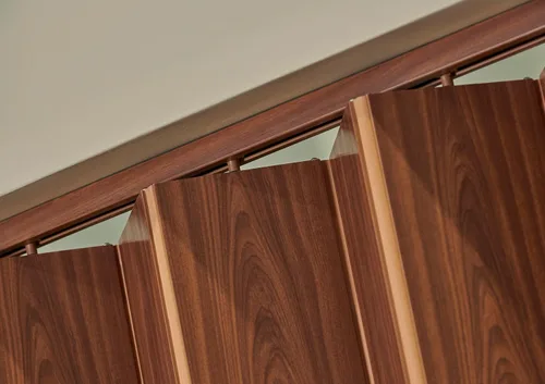 Vista 3 de LTL Home Products 36 pulgadas x 80 pulgadas. Puerta de acordeón plegable interior de PVC de vinilo, kit con herrajes, eco casero, castaño
