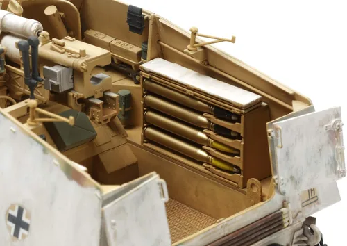 Vista 8 de Tamiya America, Inc 35335, Destructor de tanques pesados alemán Nashhorn, TAM35335 - Beige