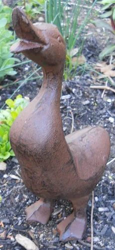 Vista 2 de Figura de jardín de pato de hierro fundido de cuerpo completo