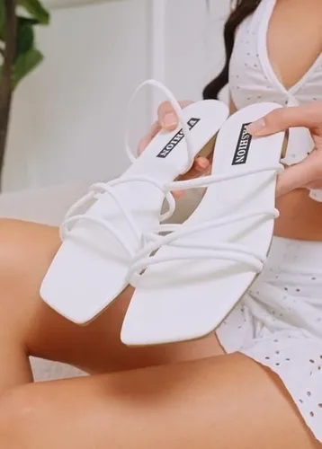 Vista 3 de GORGLITTER Sandalias planas de cuero PU con correa cruzada y puntera abierta de verano