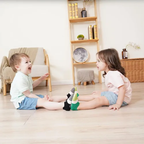 Vista 5 de J Poqobog Calcetines tobilleros antideslizantes para bebés, niños y niñas con suela antideslizante