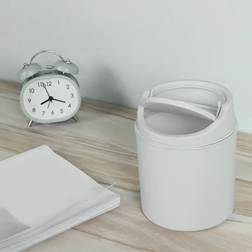 Vista 2 de Basurero de basura – Mini bote de basura de plástico para escritorio con tapa giratoria, elegante papelera para encimera, cesta de papel de desecho