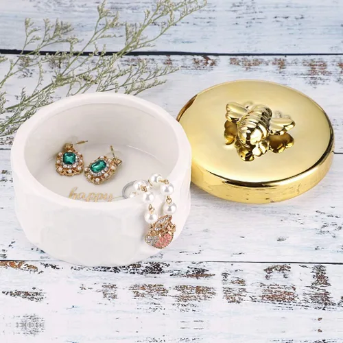 Vista 2 de Hipiwe Joyero de cerámica con tapa de abeja dorada, organizador de exhibición de joyas pequeño, contenedor de almacenamiento para decoración