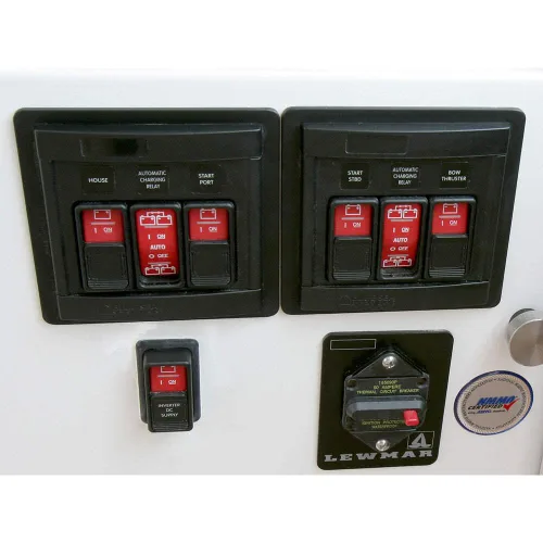 Vista 3 de Blue Sea Systems Panel de control remoto 1147 para interruptores de la serie ML y relés automáticos