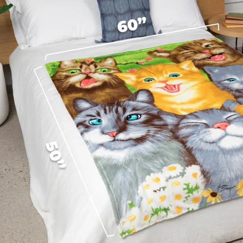 Vista 3 de Manta de forro polar súper suave con diseño de gatos.
