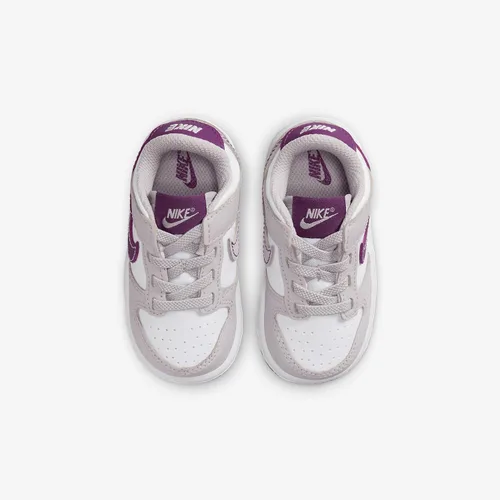Vista 665 de Nike Kid's Dunk Low Sneaker