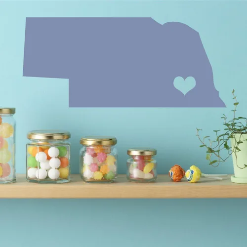 Vista 3 de Nebraska State Decal - Cornhusker State Vinyl Wall Art - Silhouette with Lincoln (Capital City) Marked with Heart