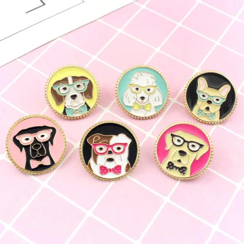 Vista 5 de Flairs New York - Broche de solapa esmaltado hecho a mano, Perro Retriever con revestimiento plano