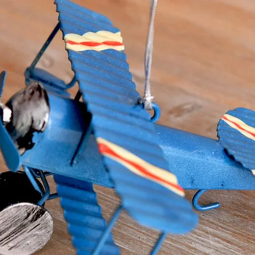 Vista 4 de TOYANDONA Modelo de avión vintage, paquete de 2 juguetes de avión de metal, 3.93 x 3.54 x 1.96 pulgadas, artesanía retro para niños, accesorios