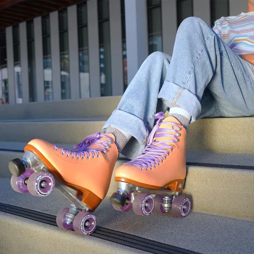 Vista 2 de Moxi Beach Bunny - Patines de ruedas para mujer, colorido, ajuste de precisión con ruedas de alto rebote, forro y acolchado que absorben la humedad