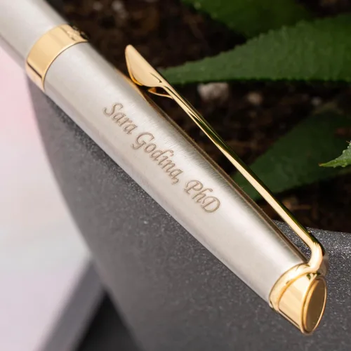 Vista 5 de Dayspring Pens Waterman Pen personalizado Bolígrafo grabado Waterman Hemisphere con borde dorado inoxidable. Personalizado y enviado en un día