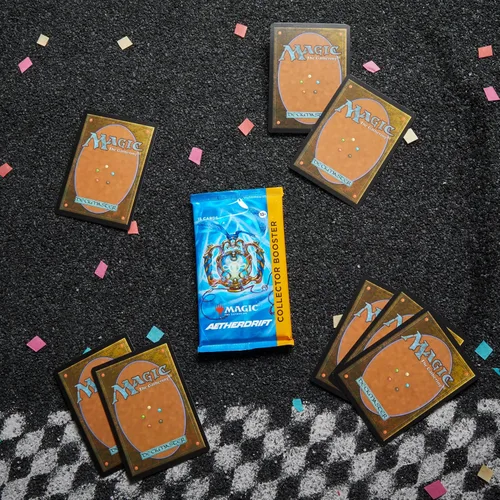 Vista 3 de Magic: The Gathering Aetherdrift Collector Booster (1 paquete de 15 tarjetas)
