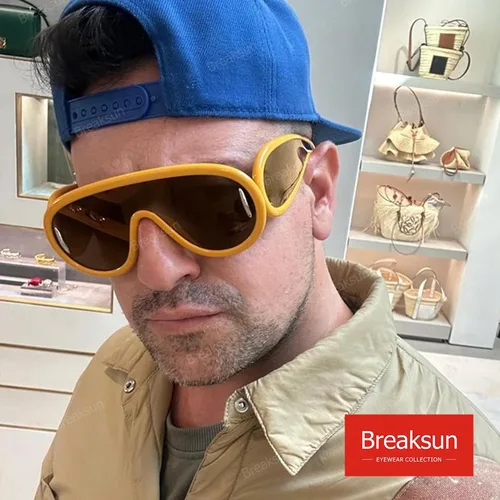 Vista 4 de Gafas de sol de moda con máscara ondulada para mujeres y hombres, de gran tamaño, color plateado, con escudo futurista, estilo de diseñador
