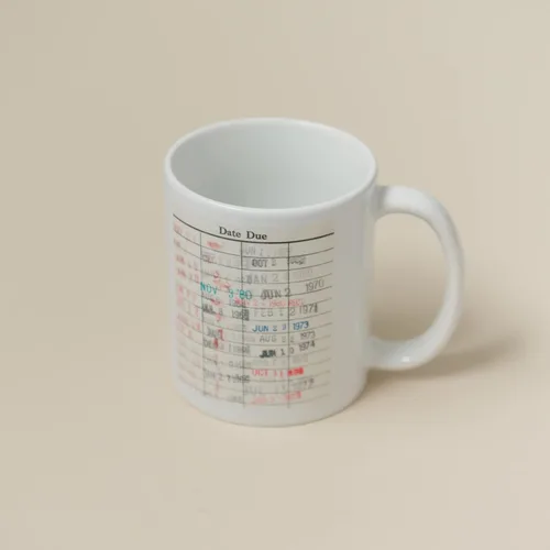 Vista 9 de Joyful Moose Taza de café con tarjeta de fecha de vencimiento de la biblioteca, regalo para lectores, bibliotecarios