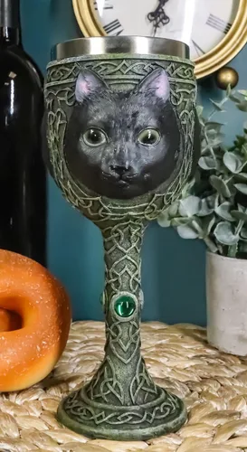 Vista 7 de Ebros Wicca Mystical Witching Hour Black Cat Wine Goblet 7oz Feline Cats Celtic Wine Knotwork Bebida Cáliz Copa con gemas verdes