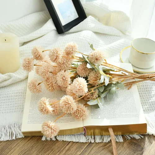 Vista 3 de Mandy's 6 tallos de seda beige Kiku flores de bola Tallos artificiales de crisantemo para decoración del hogar, verano, arreglo floral sintético