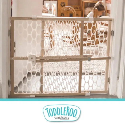 Vista 8 de Toddleroo by North States Puerta de bebé de madera de malla ovalada de ajuste rápido: 26.5 "- 42" de ancho. Puerta de bebé montada a presión