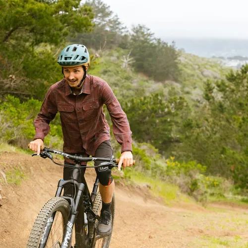 Vista 7 de Club Ride Camisa de franela Daniel para hombre, ropa elegante, cómoda y versátil para exteriores, perfecta para ciclismo y uso casual