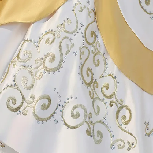Vista 4 de Vestido de quinceañera XV con bordado de espirales brillantes con escalones, color marfil y dorado