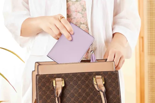 Vista 6 de Gostwo Mini cartera pequeña plegable para mujer con borla y bolsillo con cremallera para monedas, Purple With Key Chain