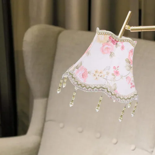 Vista 2 de DOITOOL Pantalla europea de tela con flecos, pantalla de mesa con cuentas, pantalla de luz decorativa para dormitorio y sala de estar, compatible