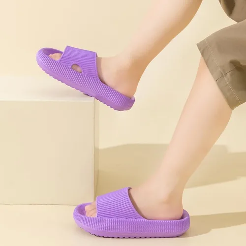 Vista 6 de yangfanQH Pantuflas de nube para niños y niñas, antideslizantes, cómodas, con suela gruesa, para ducha, baño, piscina, sandalias de verano, playa