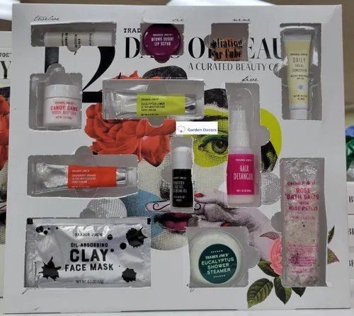 Vista 3 de Trader Joe's 12 Days of Beauty A Curated Beauty - Caja de colección (dos cajas)