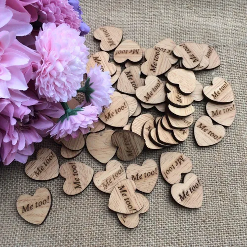 Vista 4 de 100 piezas de madera grabadas en madera con confeti de corazón para decoración rústica de mesa de boda, decoración dispersa para despedida