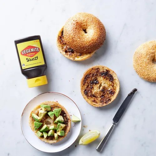 Vista 5 de Vegemite Crema Extensible – Botella de 200g – Formato de Expresión Conveniente – Rica en Vitaminas B – Fabricado en Australia