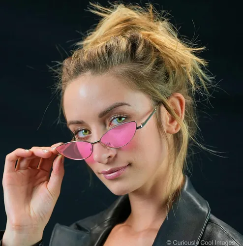 Vista 2 de FEISEDY Gafas de sol de diseñador de moda Retro pequeños pétalos forma arco templo diseño B2298