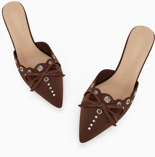 Vista 5 de Coutgo Zapatos de tacón de tacón puntiagudo con pajarita para mujer, con tachuelas, sin espalda, zapatos de tacón de aguja para vestir