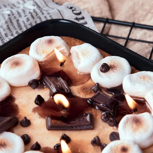 Vista 5 de Galleta de sartén con chocolate y malvavisco realista comida vegetal cera vela