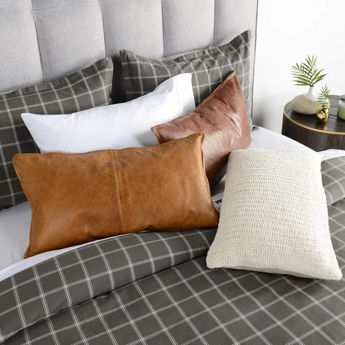 Vista 3 de Kosas Home Cheyenne - Almohada de piel 100% de 14 x 26 pulgadas, color marrón castaño