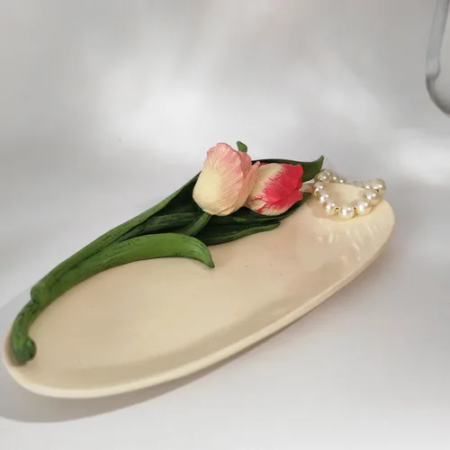 Vista 3 de Plato de joyería de resina de tulipán rosa Soporte para anillos y bandeja para baratijas Elegante organizador de joyas para mujer Regalo