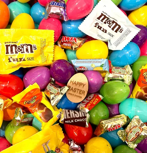 Vista 3 de Huevos de Pascua de plástico con caramelo de chocolate prellenados con ficha de huevo de Unique Shopper gratis (25)