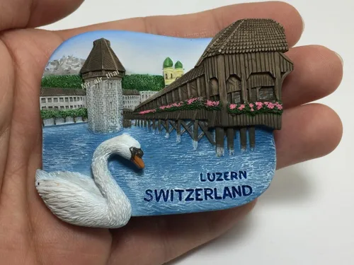 Vista 4 de WitnyStore Tiny Kapellbrücke Chapel Bridge Lucerna Suiza Suiza Europa Central Atracciones Turísticas Resina Refrigerador Imán Viajero Recuerdos