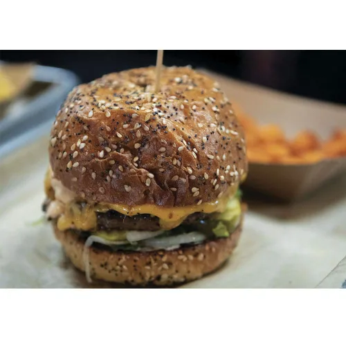 Vista 5 de Hamburguesas de Carne Molida Angus Wagyu de Nebraska Star Beef - El Paquete Ultra Premium para Eventos Familiares de Parrilla - Sin Hormonas y Sin
