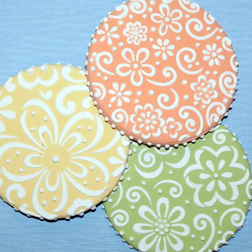Vista 6 de Juego de plantillas de galletas Color Splash de Designer Stencils Beige/semitransparentes, se adapta a galletas de 4 pulgadas