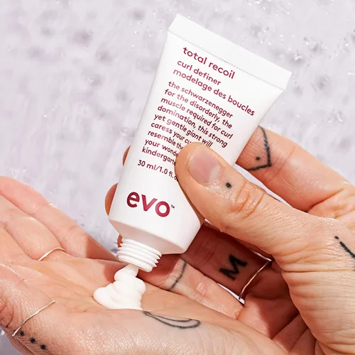 Vista 7 de EVO Total Recoil Curl Definer - Crema hidratante definidora de fuerte sujeción - Mejora el patrón natural de rizos y reduce el encrespamiento