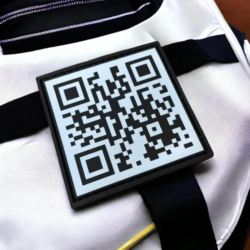 Vista 3 de Rick Roll - Parche de moral, meme de código QR, divertidos parches tácticos de mochila Parche militar de PVC para paquete de pecho, sombrero