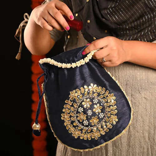 Vista 4 de Potli Bolso de mano Batawa bordado adornado hecho a mano, tradicional, étnico, dorado, trabajo, boda, bolso de mano para niñas y mujeres