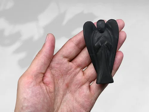 Vista 4 de Figura de ángel de cristal Shungite, ángel de la guarda de 3 pulgadas, figuras de ángeles, cristales curativos y piedras curativas